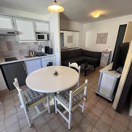 1 Bed Les Pins With Pool Appartement Antibes
